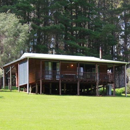 Hawke Brook Chalets Pemberton Exterior foto