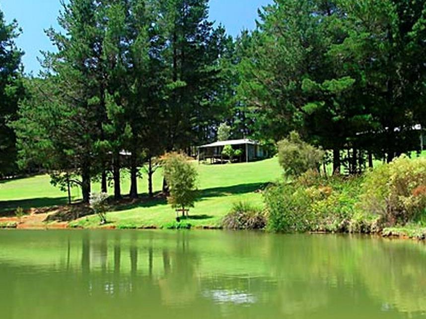 Hawke Brook Chalets Pemberton Exterior foto