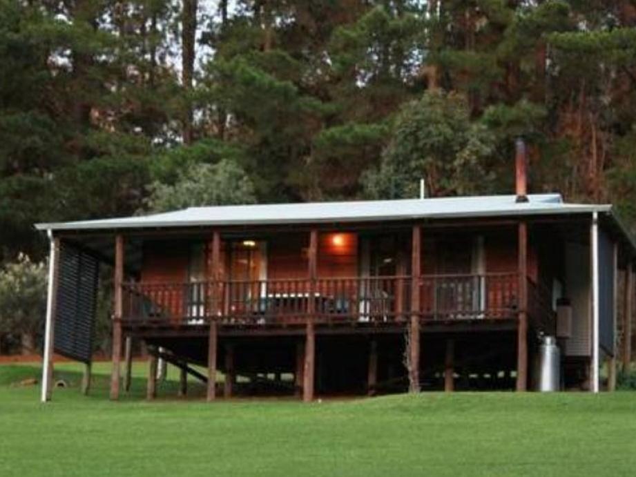 Hawke Brook Chalets Pemberton Exterior foto